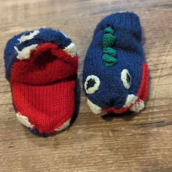 Toddler dragon mittens - Picture 2 of 4